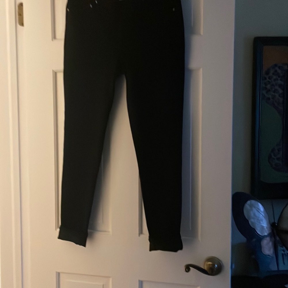 Seven7 jeans size 6! Fits like a a soft comfortable jean! Stretchy!